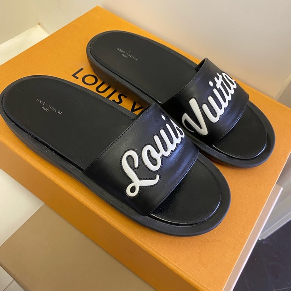 Highly sought after Louis Vuitton Slides - Picture 4 of 4
